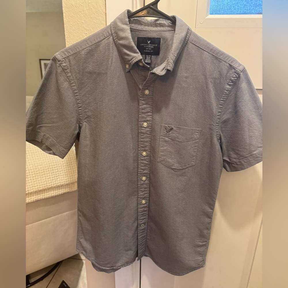 American Eagle Men’s XS Classic fit Short Sleeve button up